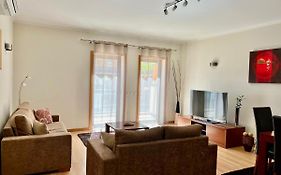 Luxurious 2 Bedroom Marina Village Apartment